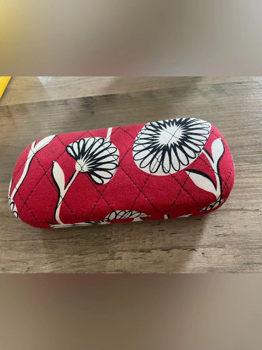 Vera Bradley Red White Quilted Floral Clamshell Eyeglasses Case felt lined